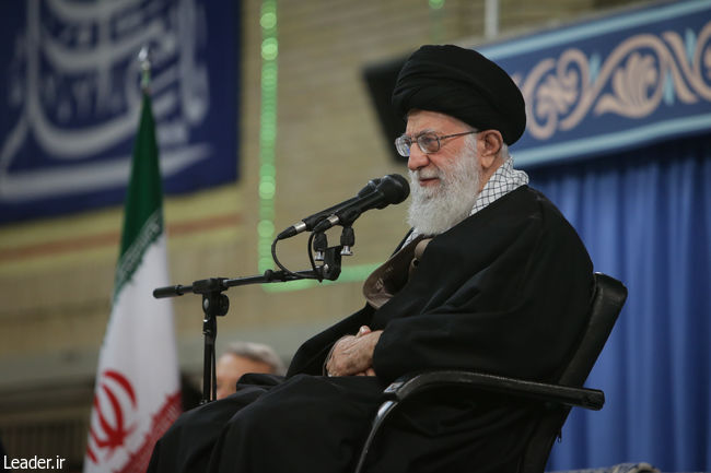 Ayatollah Khamenei meets with participants in Intl. Unity Conference