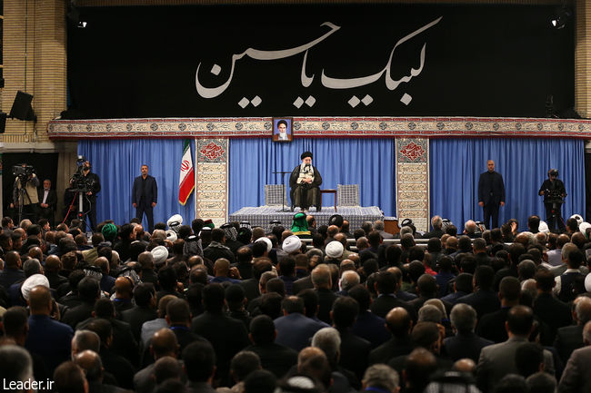 Ayatollah Khamenei receives a group of Iraqi mawkib keepers