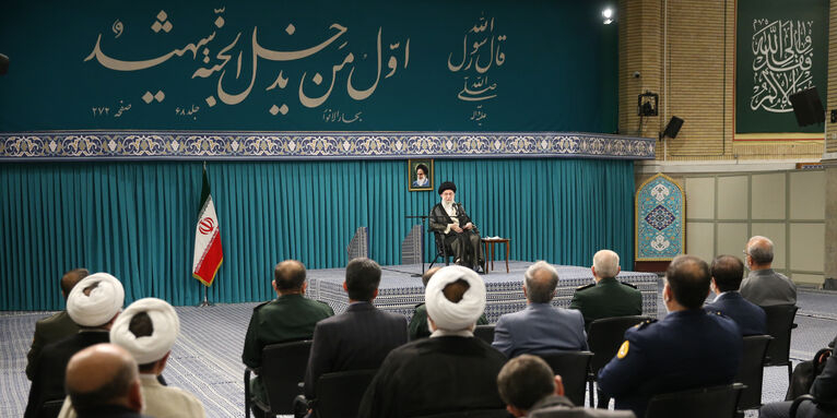 The Leader in a meeting with the organizers of the Qom Martyrs Congress