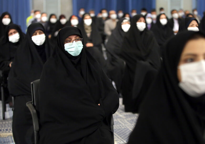 İslam İnkılabı Lideri Ayetullah Hamanei'nin hemşireler ve sağlık alanının şehit aileleri ile görüşmesi