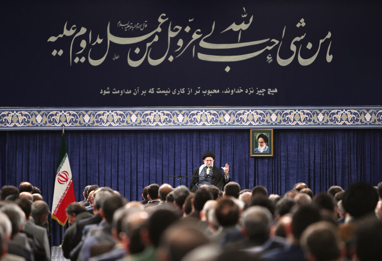 Ayatollah Khamenei's Meeting with Producers, Entrepreneurs, and Those Active in Knowledge-Based Businesses