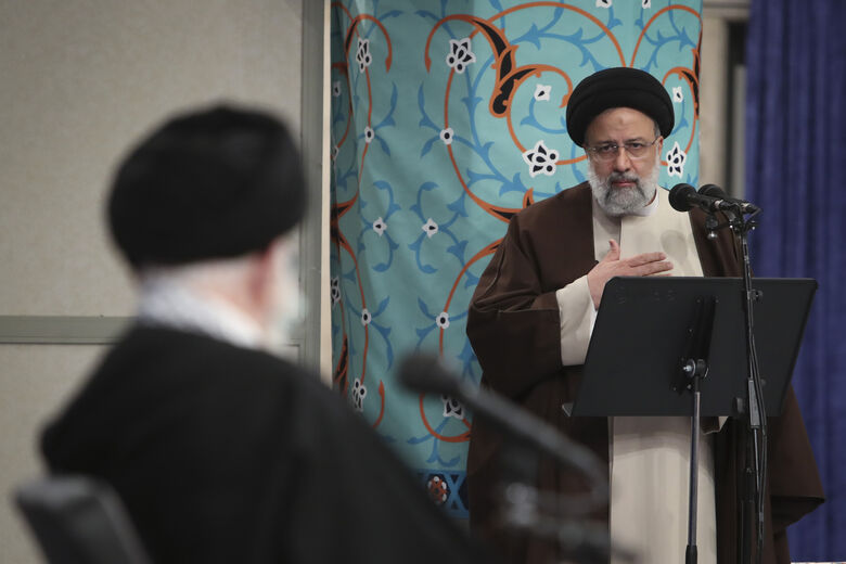The Supreme Leader of the Islamic Revolution in a Ramadan meeting with officials and agents of the system