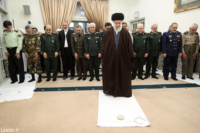 İslam İnkılabı Lideri'nin İran Silahlı Kuvvetleri komutanlarını kabul etmesi
