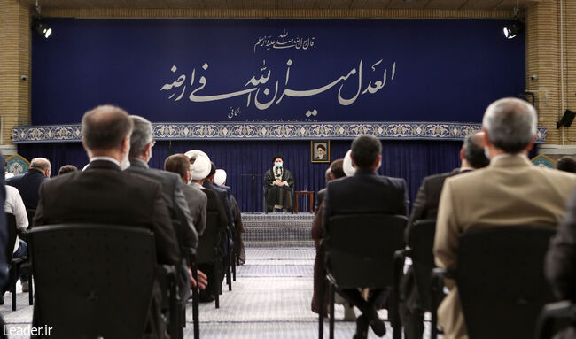 The Leader in a meeting with the chief justice, officials and staff of the Judicial system