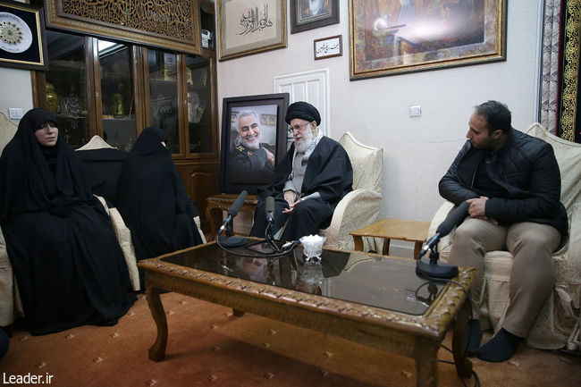 Верховный Лидер посетил семью генерала - шехида