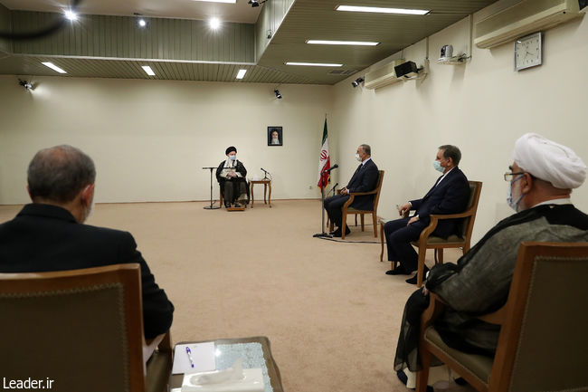 قائد الثورة الإسلامية المعظم يستقبل رئيس وزراء العراق مصطفى الكاظمي