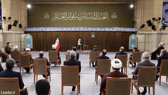 قائد الثورة الإسلامية المعظم يلتقي رئيس ومسؤولي السلطة القضائية